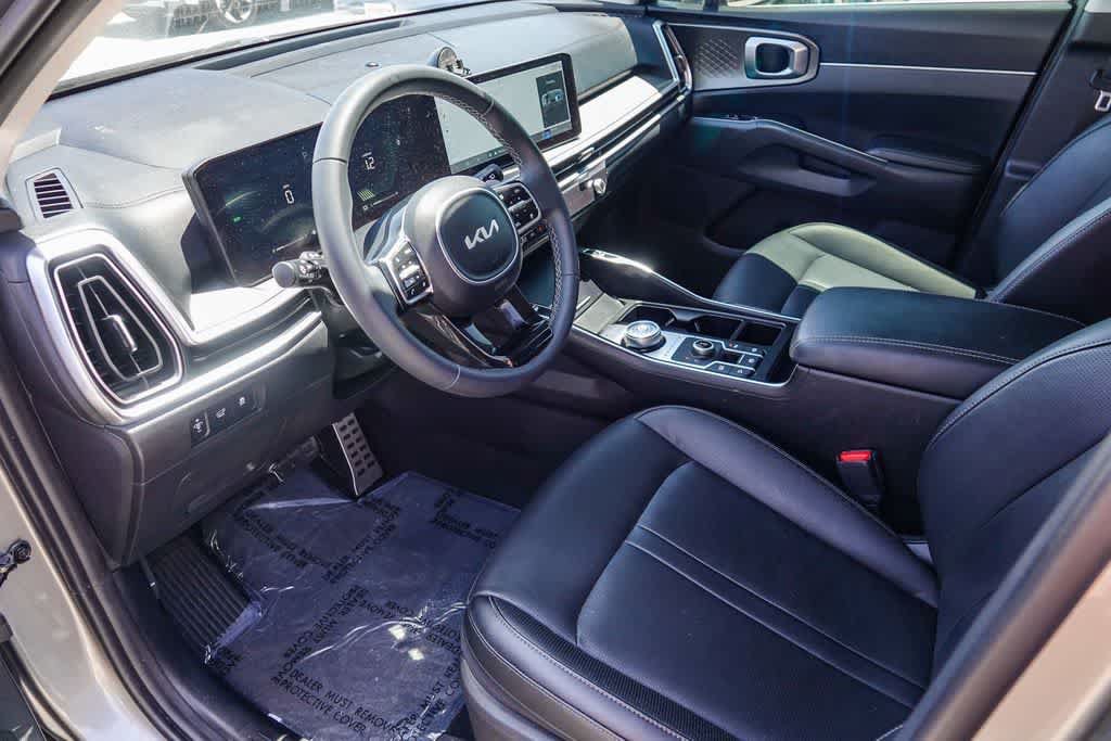 Certified 2025 Kia Sorento EX AWD/4WD image 16
