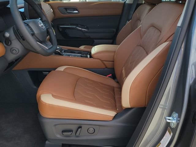 New 2026 Nissan Pathfinder Platinum w/ Cargo Package image 6