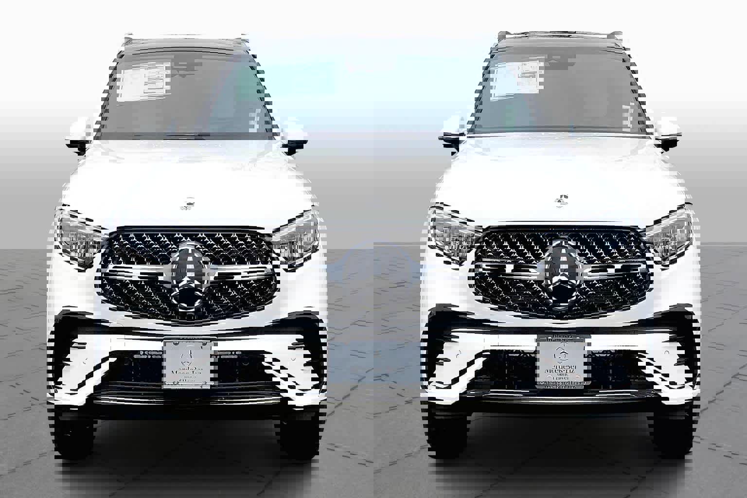 Used 2025 Mercedes-Benz GLC 300 4MATIC image 3