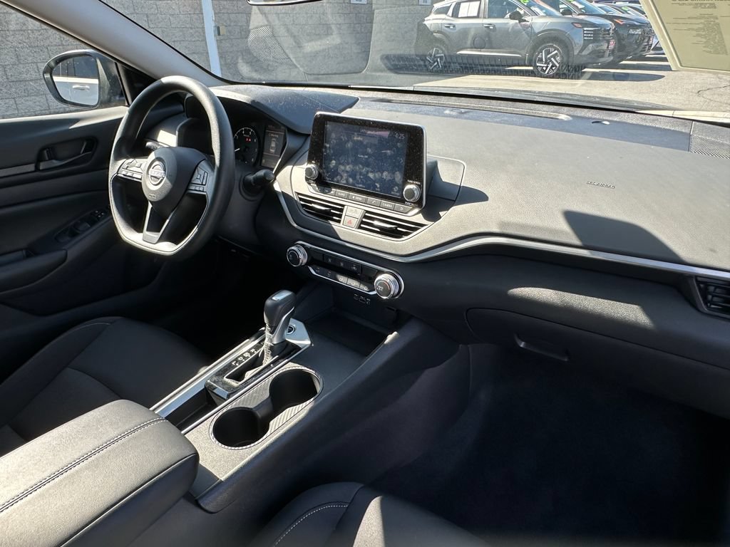 Used 2025 Nissan Altima 2.5 S FWD image 14