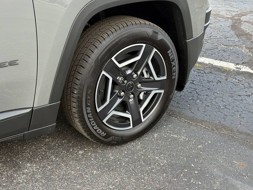 New 2026 Jeep Cherokee Limited AWD/4WD image 9