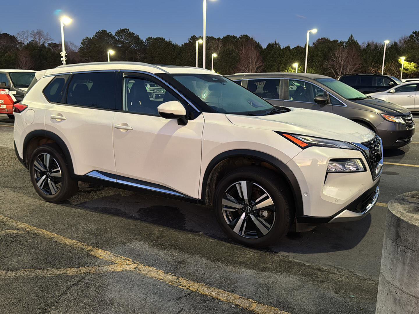 Used 2023 Nissan Rogue Platinum w/ Platinum Premium Package image 3