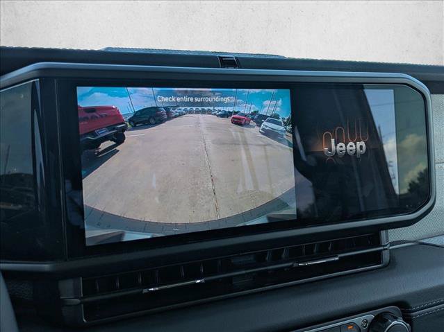 Used 2026 Jeep Wrangler Unlimited Sahara AWD/4WD image 13