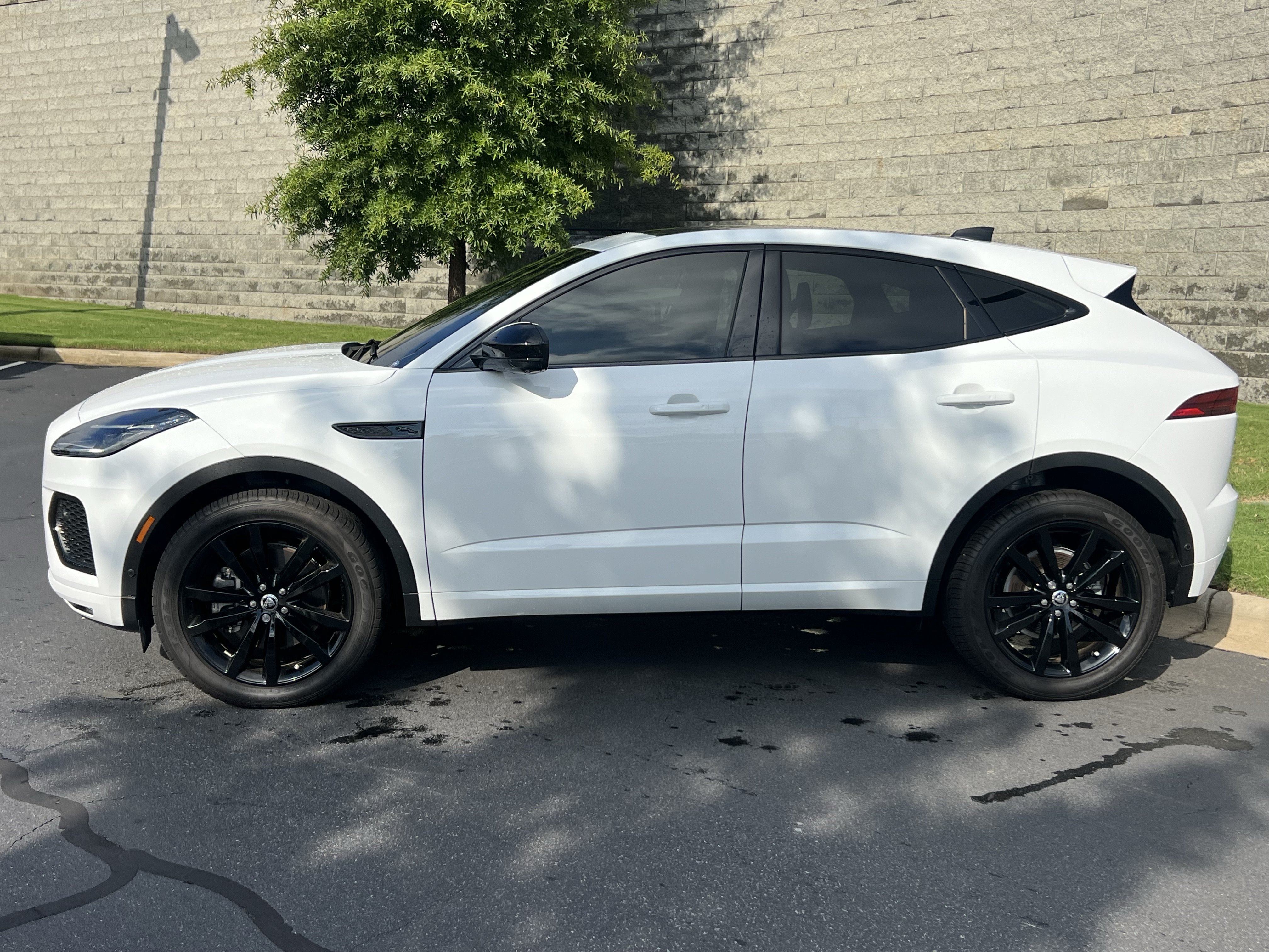 Used 2024 Jaguar E-PACE R-Dynamic SE AWD/4WD image 4