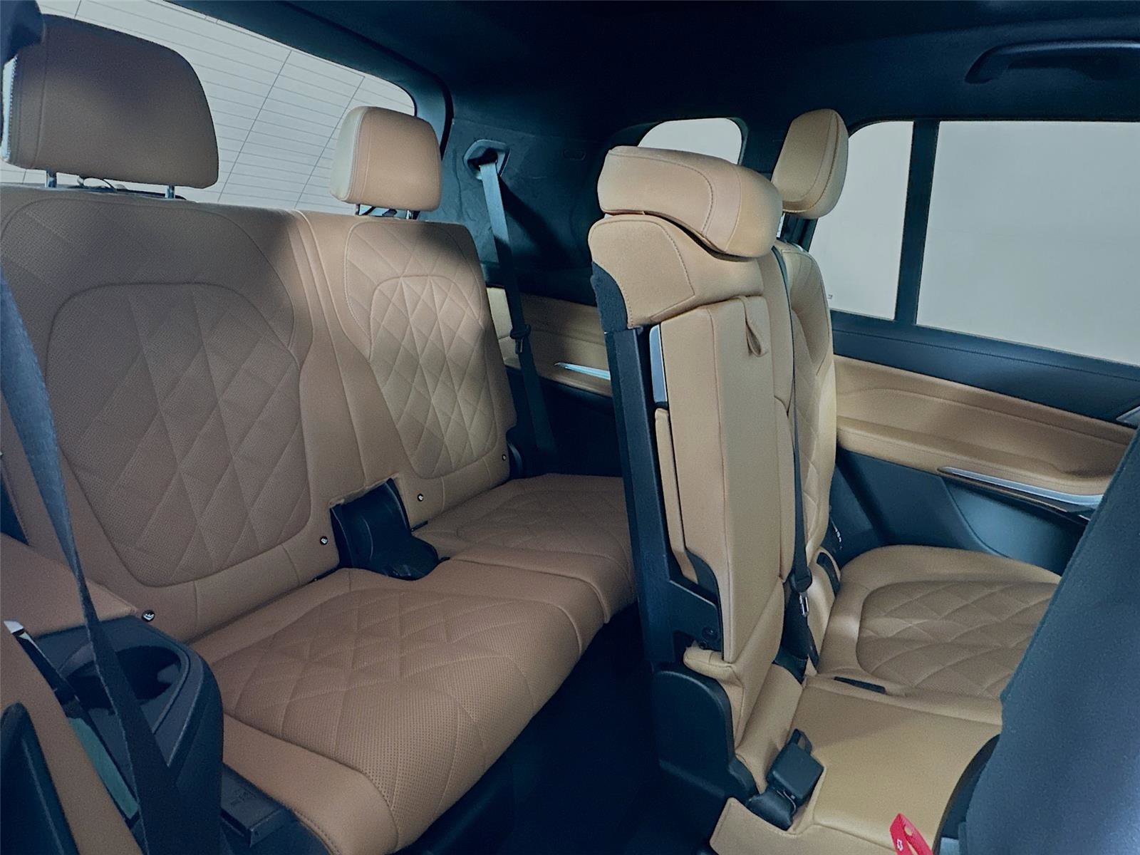 Used 2023 BMW X7 xDrive40i w/ M Sport Package image 28