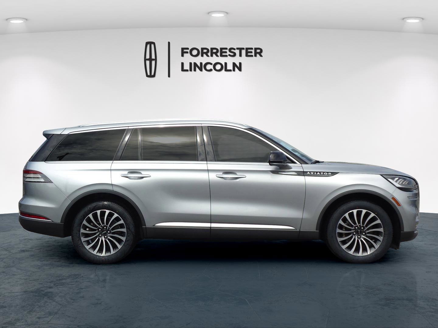 Used 2022 Lincoln Aviator AWD w/ Premium Package image 2