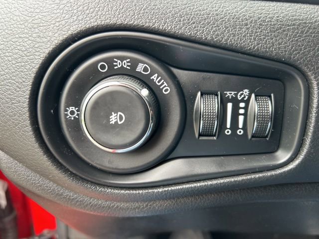 Used 2015 Jeep Renegade Limited AWD/4WD image 27