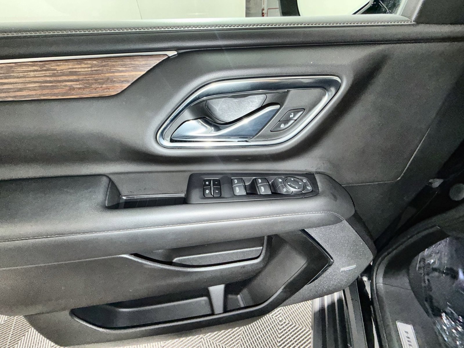 Used 2023 Chevrolet Suburban High Country w/ Advanced Technology Package image 15