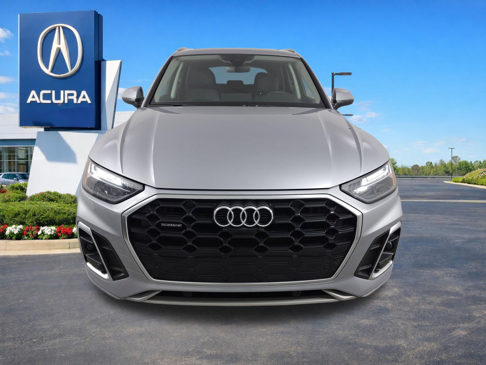 Used 2023 Audi Q5 2.0T Premium Plus w/ Premium Plus Package AWD/4WD image 2