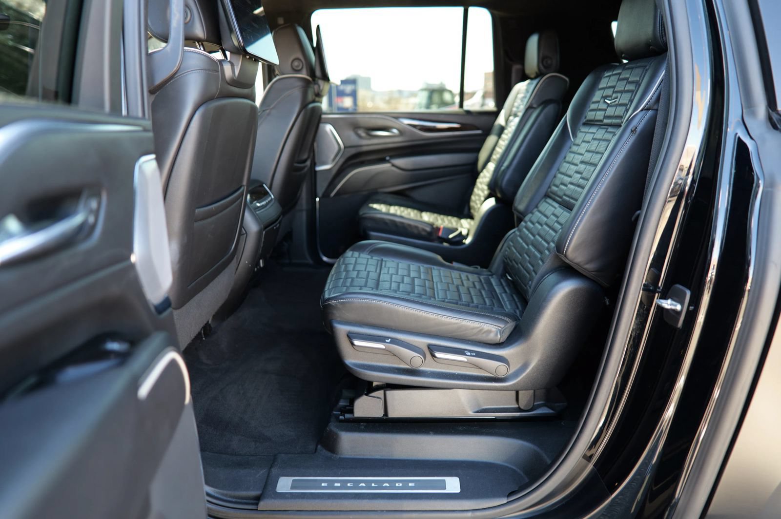 Used 2022 Cadillac Escalade ESV Sport Platinum AWD/4WD image 31