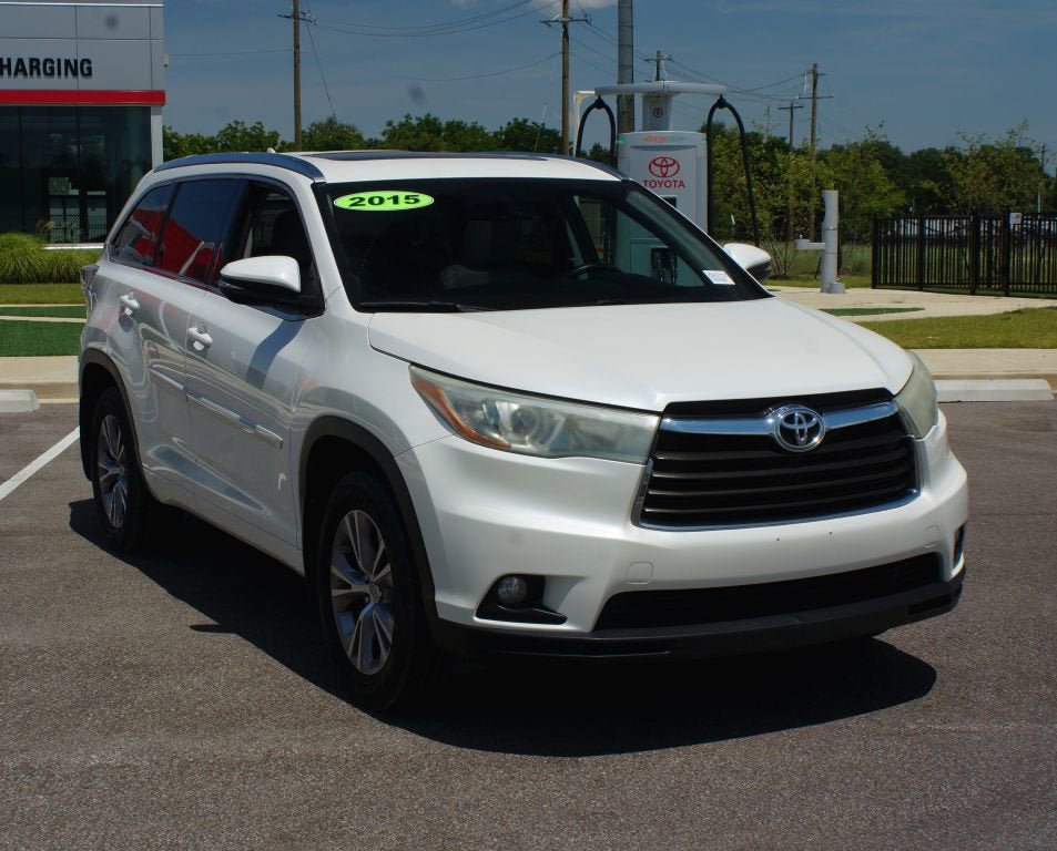Used 2015 Toyota Highlander XLE FWD image 2