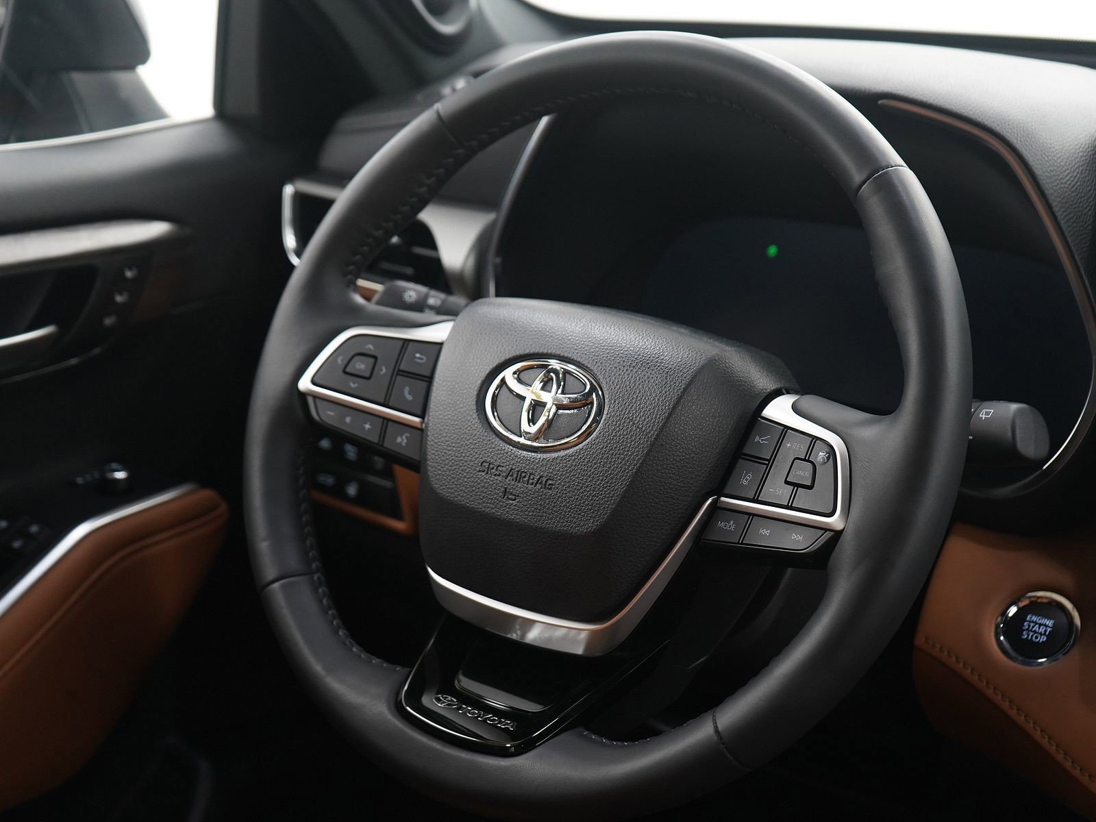 Used 2023 Toyota Highlander Platinum image 14