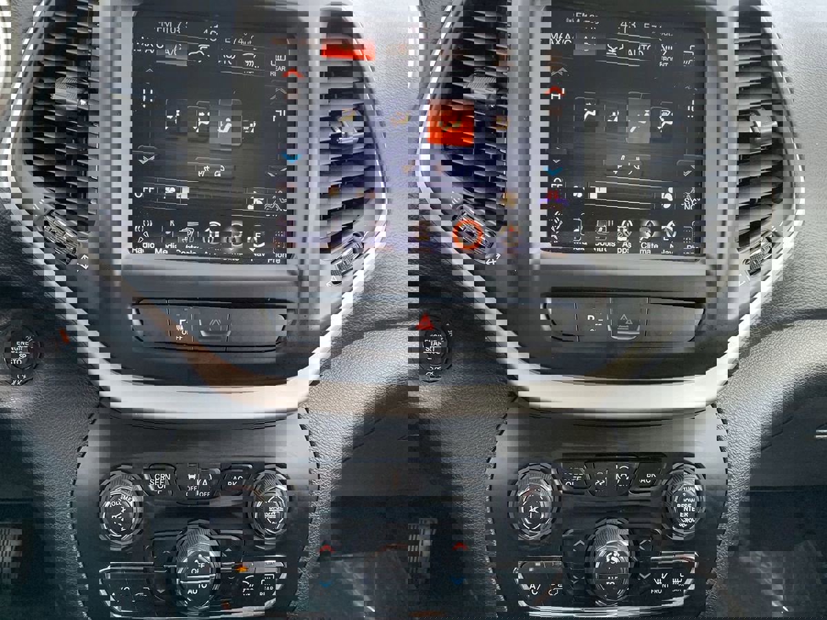 Used 2017 Jeep Cherokee Trailhawk w/ Comfort/Convenience Group image 26