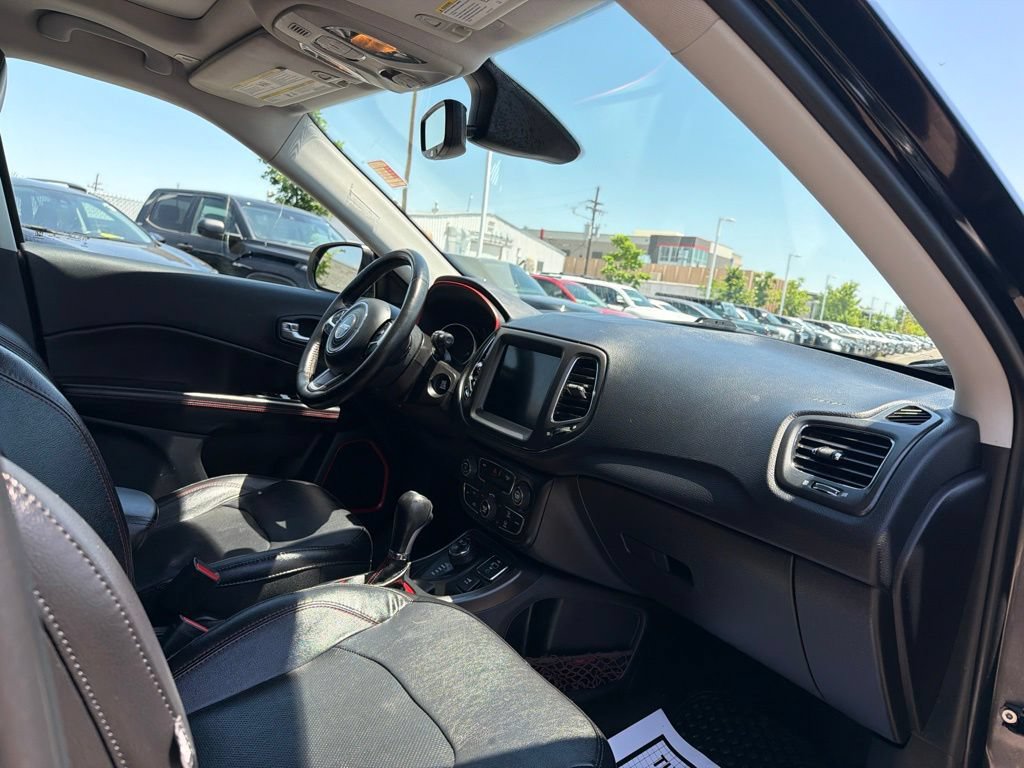 Used 2019 Jeep Compass Trailhawk w/ Leather Interior Group AWD/4WD image 11