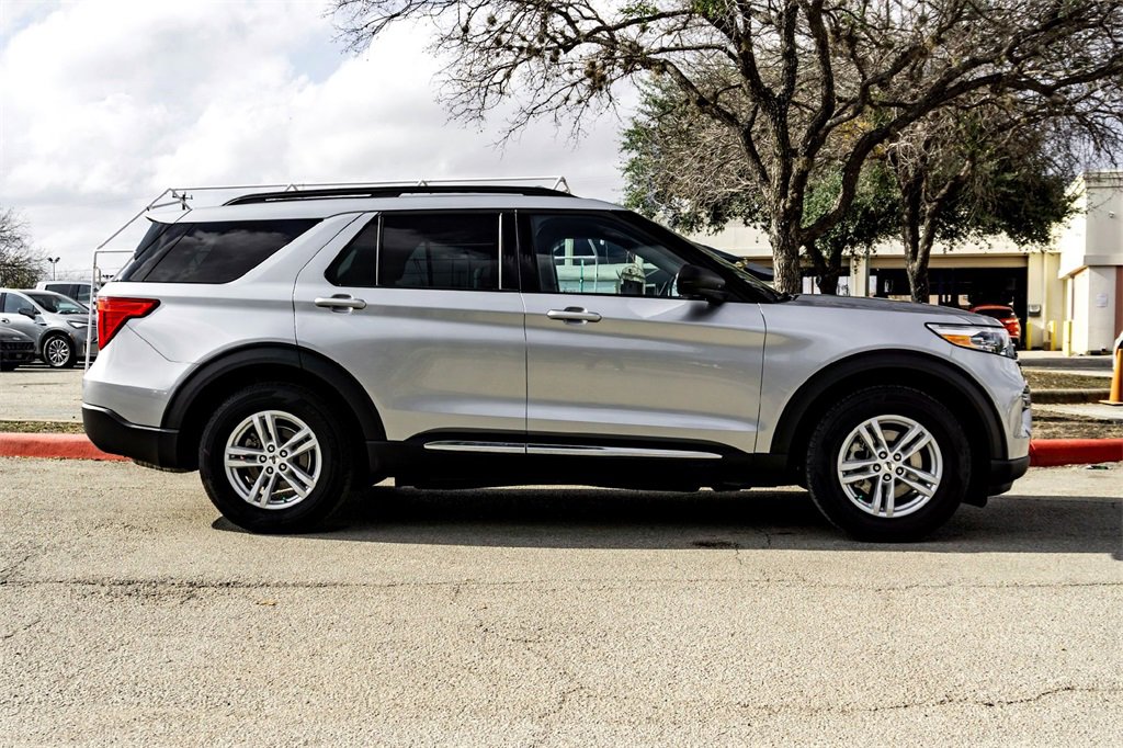 Used 2024 Ford Explorer XLT w/ Equipment Group 202A image 4