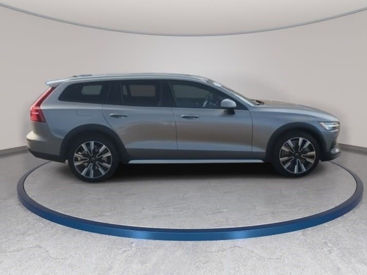 Used 2021 Volvo V60 T5 Cross Country w/ Lounge Package image 4