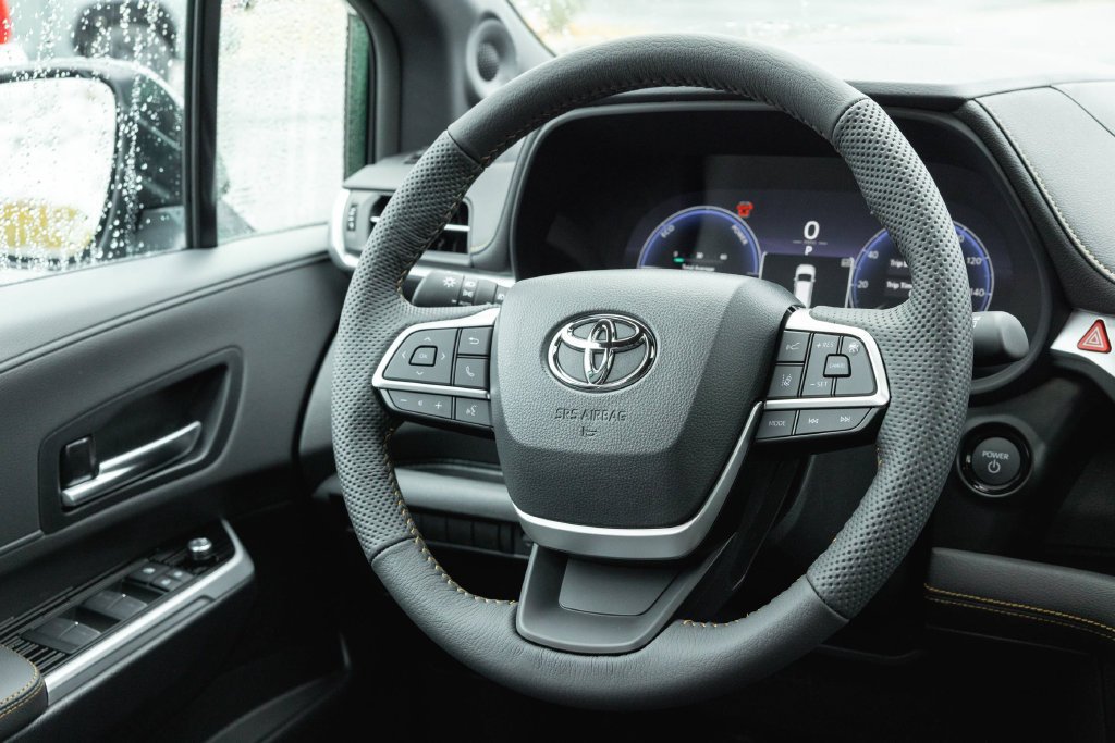 New 2026 Toyota Sienna XLE Woodland Edition AWD/4WD image 13