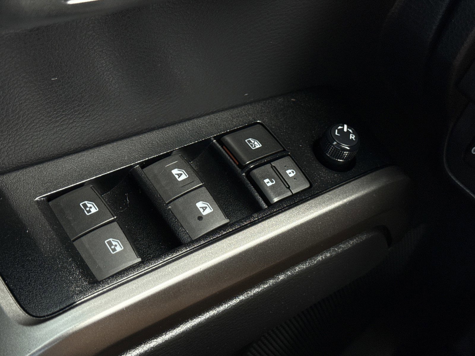 Used 2023 Toyota Tacoma SR5 AWD/4WD image 16