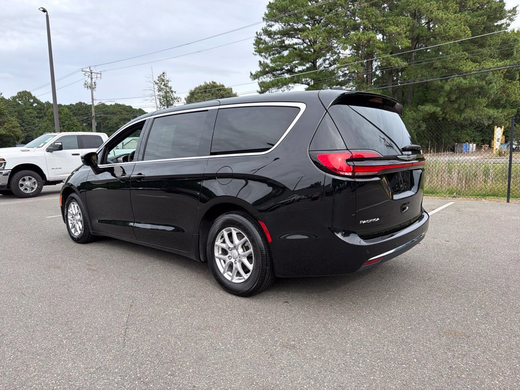 Used 2025 Chrysler Pacifica Select FWD image 7