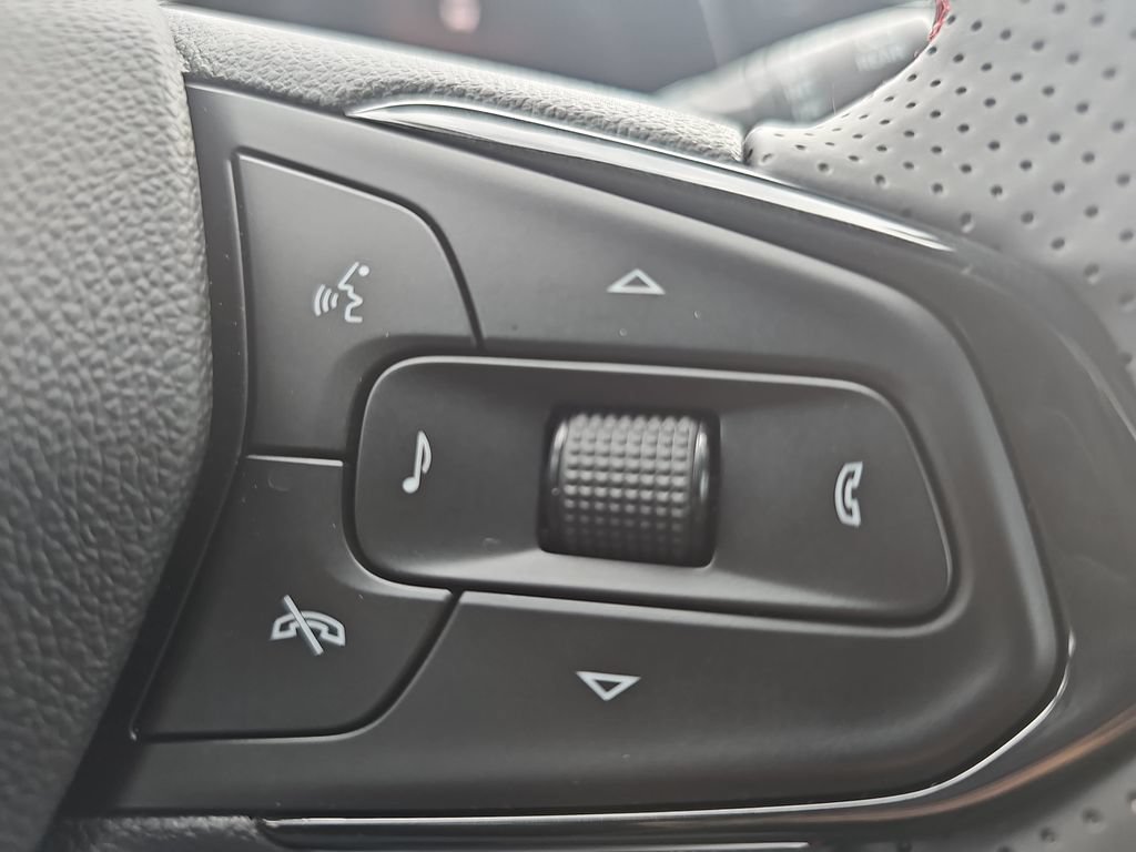 Used 2026 Chevrolet Trax RS FWD image 17