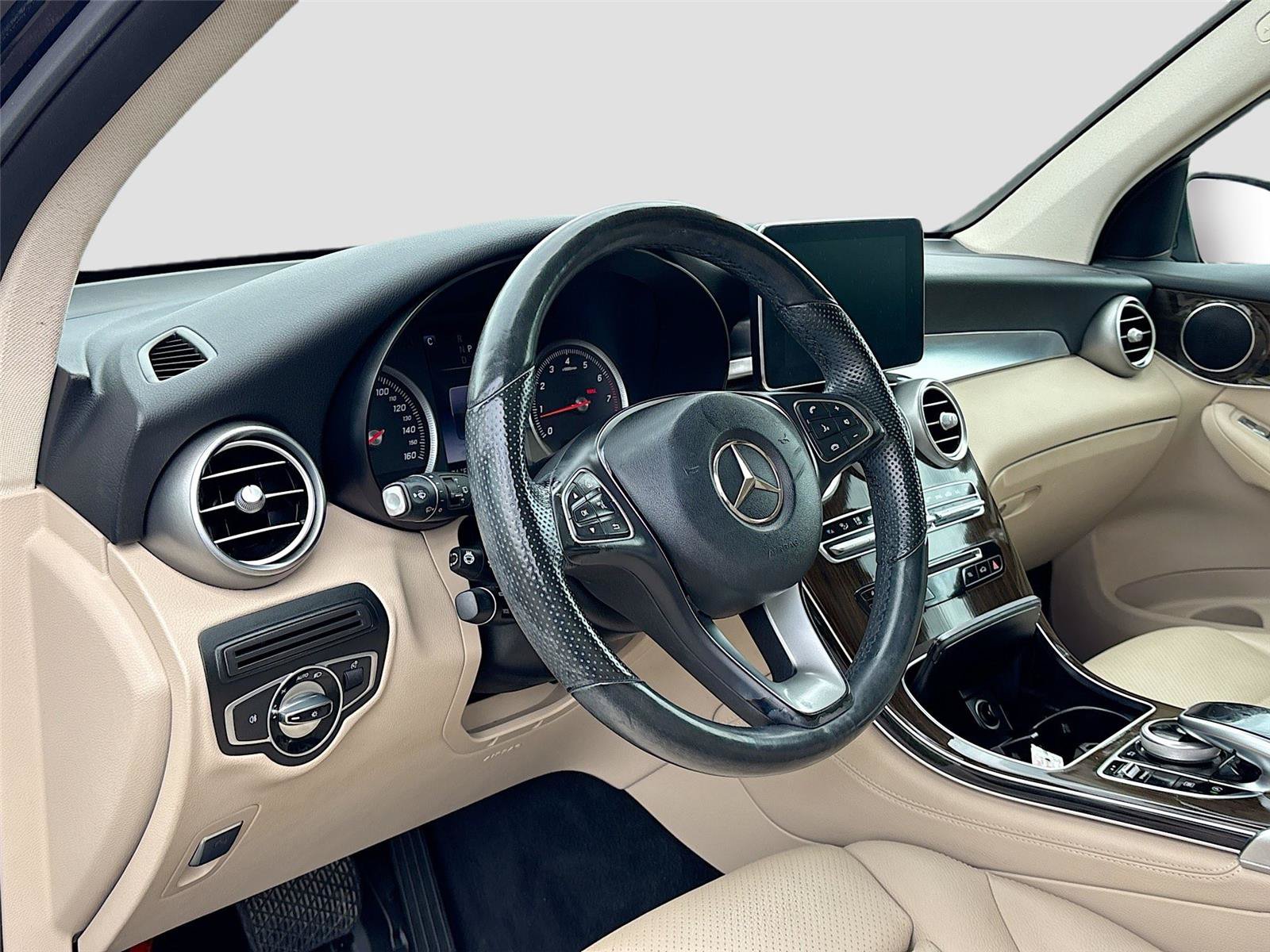Used 2016 Mercedes-Benz GLC 300 4MATIC w/ Multimedia Package image 9