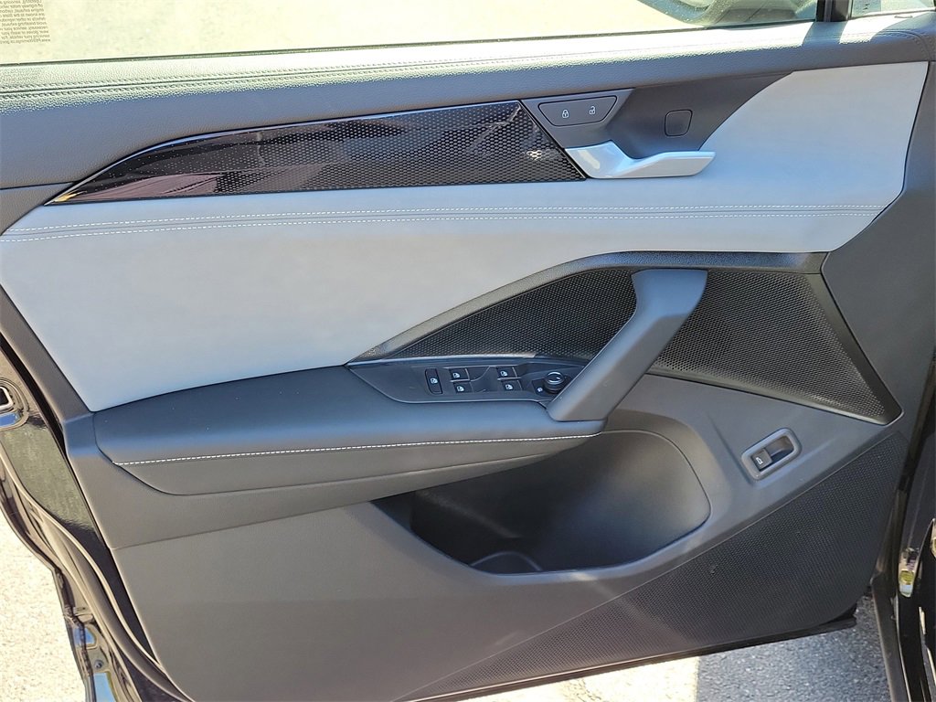 New 2026 Volkswagen Tiguan SE R-Line image 13