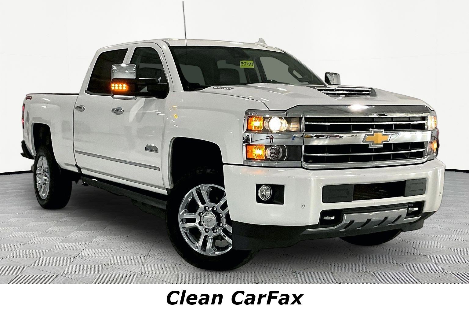Used 2018 Chevrolet Silverado 2500 High Country w/ Duramax Plus Package image 3
