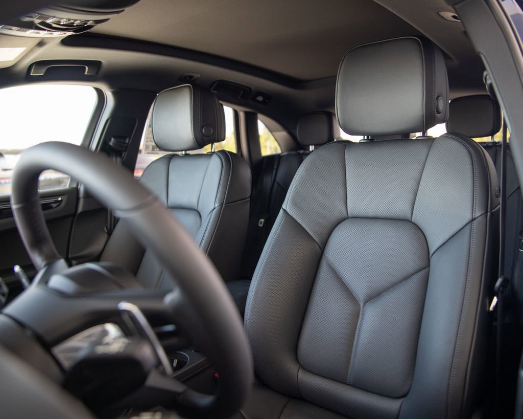 New 2026 Porsche Macan AWD/4WD image 5