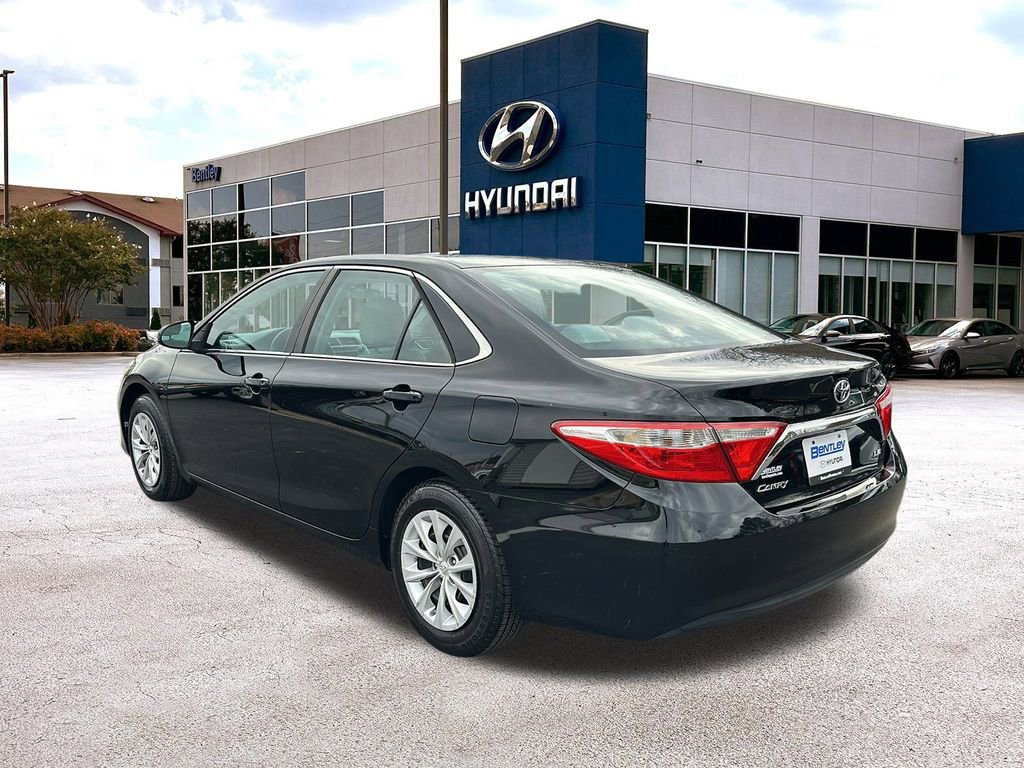 Used 2016 Toyota Camry LE image 3