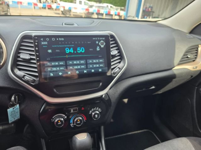 Used 2014 Jeep Cherokee Sport image 16