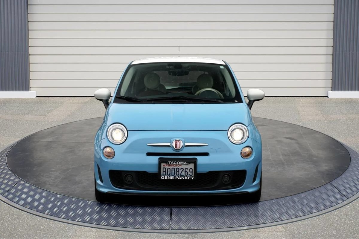 Used 2019 FIAT 500 Lounge FWD image 2