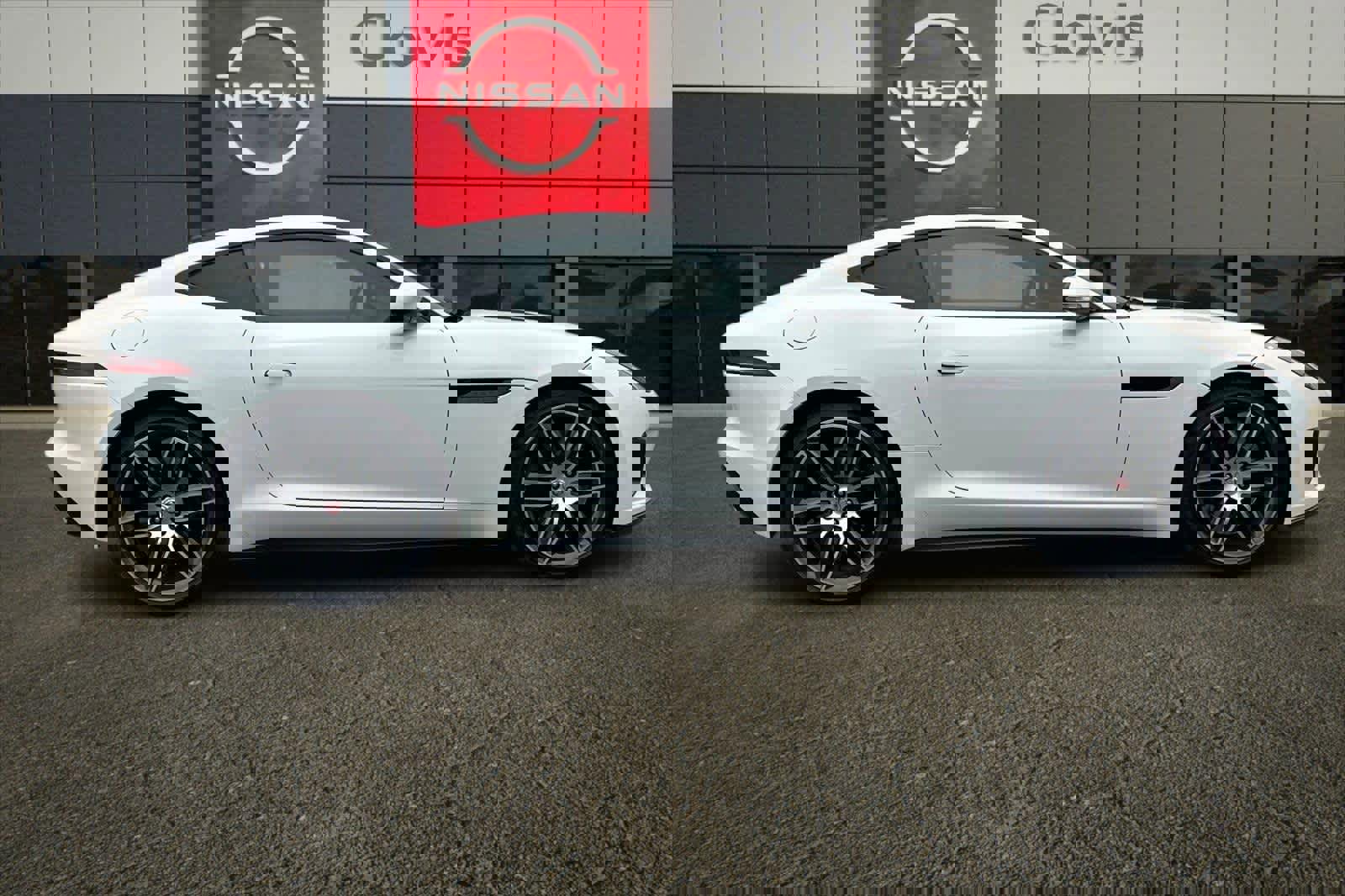 Used 2018 Jaguar F-TYPE R-Dynamic image 8