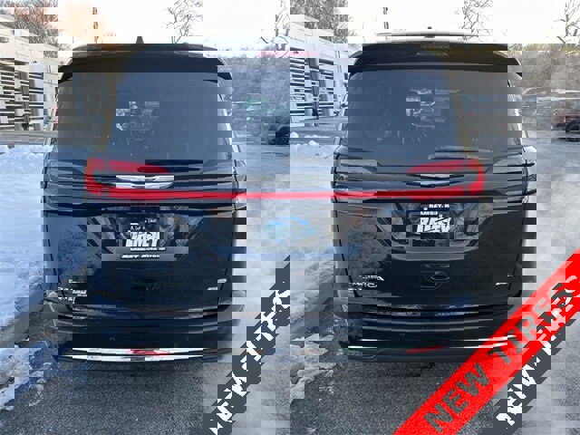 Certified 2022 Chrysler Pacifica Touring-L image 7