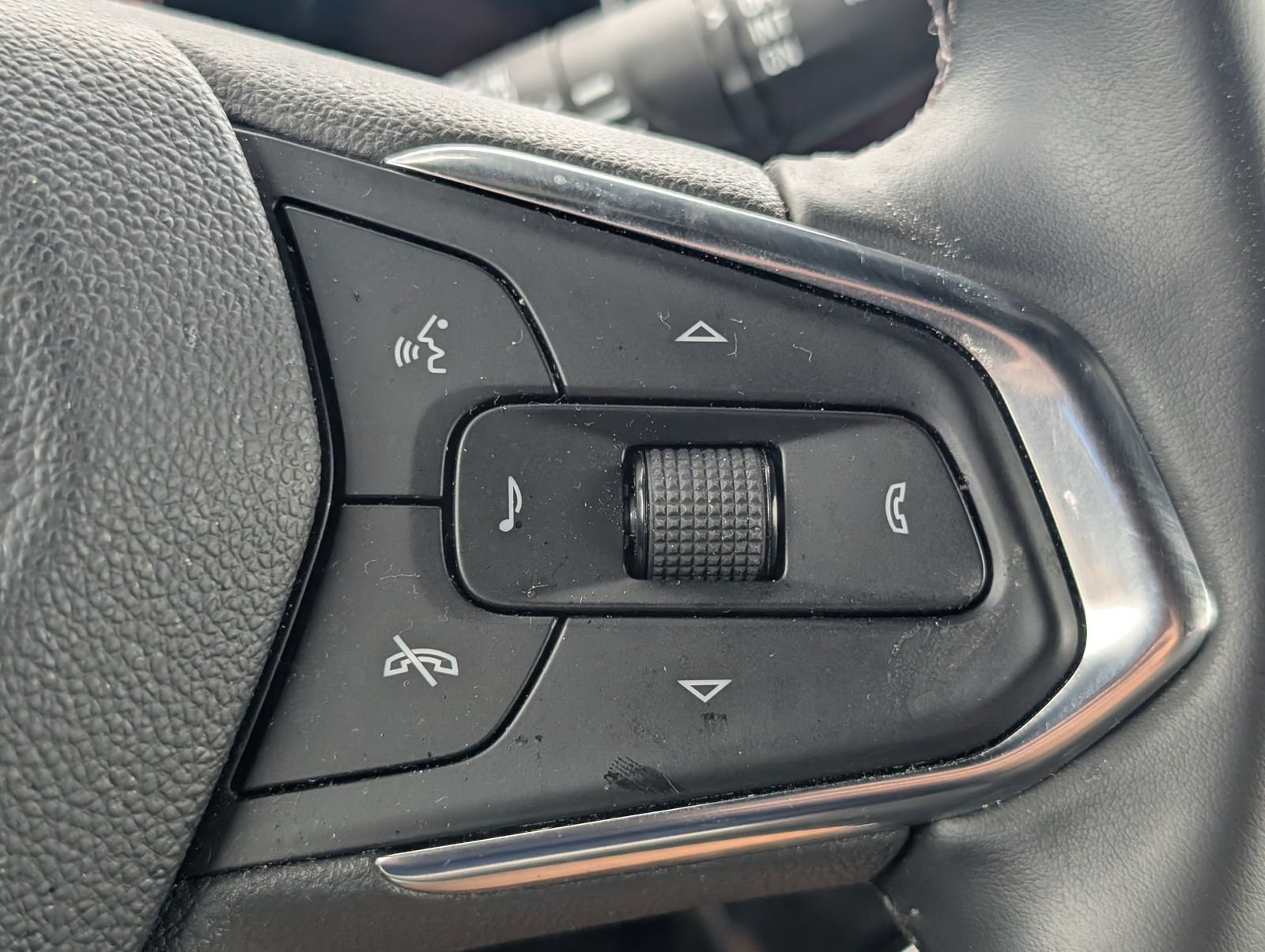 Used 2025 Chevrolet TrailBlazer ACTIV w/ Convenience Package FWD image 13