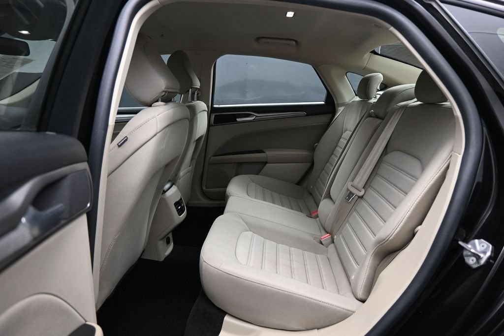 Used 2020 Ford Fusion SE FWD image 23