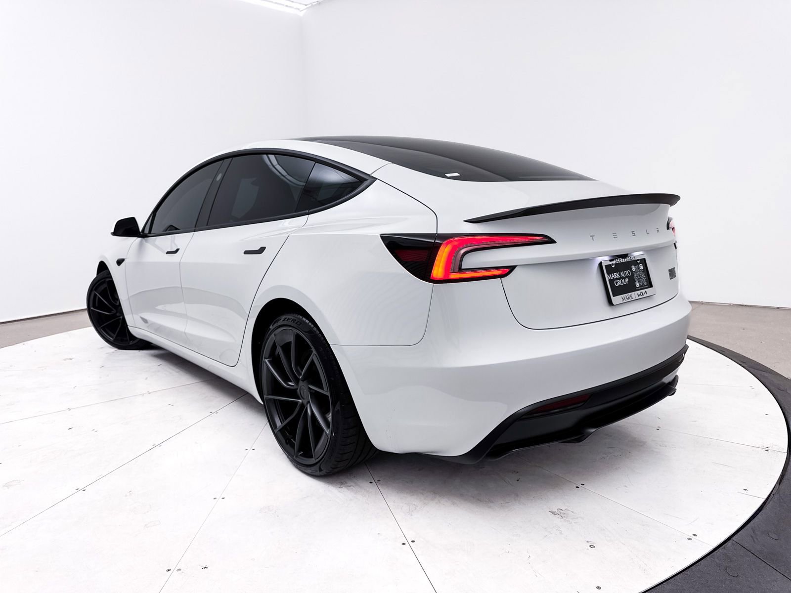 Used 2024 Tesla Model 3 Performance image 2