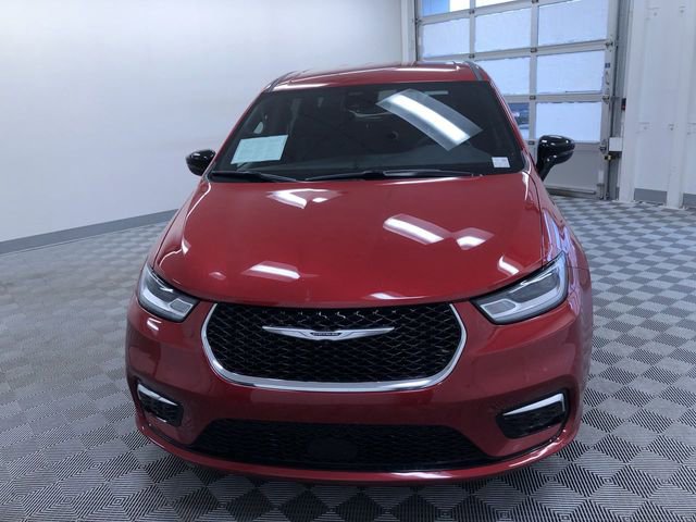 Used 2025 Chrysler Pacifica Select image 15