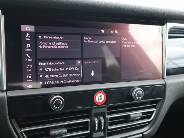 Certified 2024 Porsche Macan AWD/4WD image 18