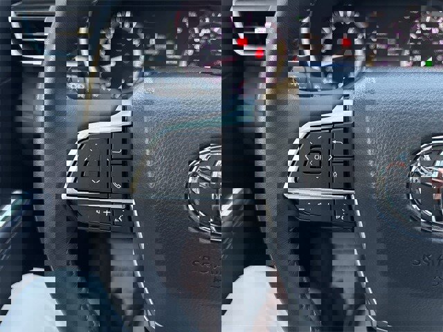 Used 2023 Toyota Highlander XLE image 29