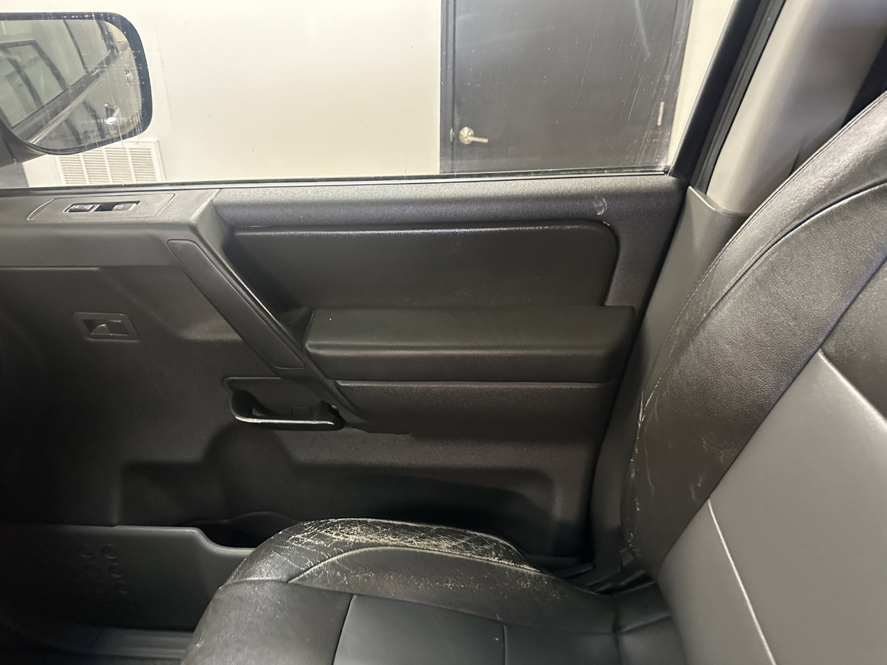 Used 2007 Nissan Titan SE image 38