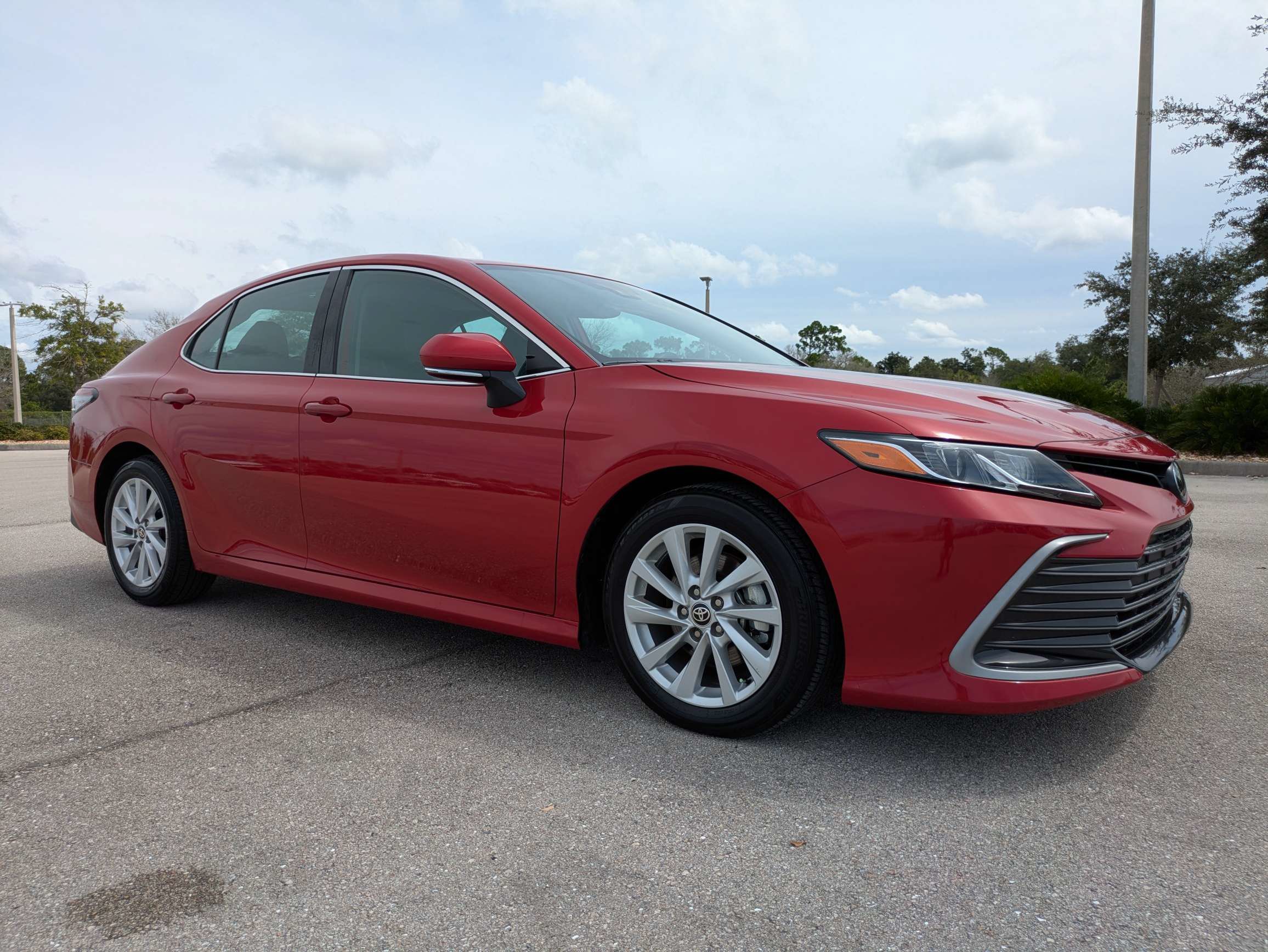 Used 2024 Toyota Camry LE w/ Convenience Package FWD image 2