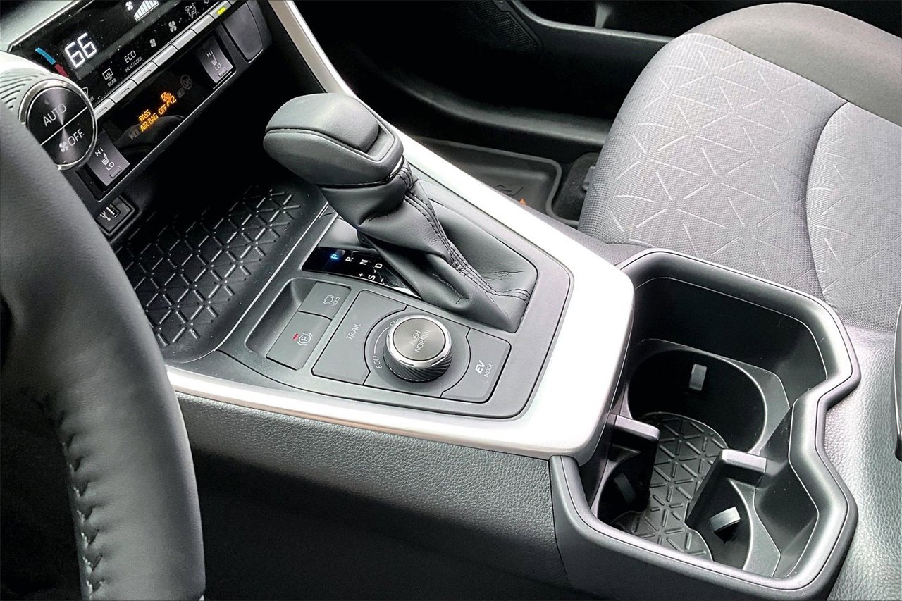 Used 2025 Toyota RAV4 XLE image 15