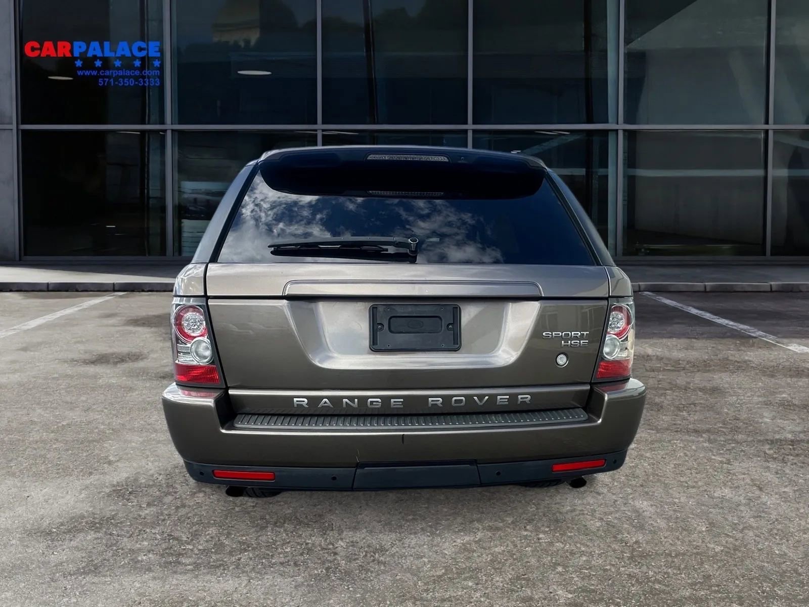 Used 2010 Land Rover Range Rover Sport HSE LUX image 4