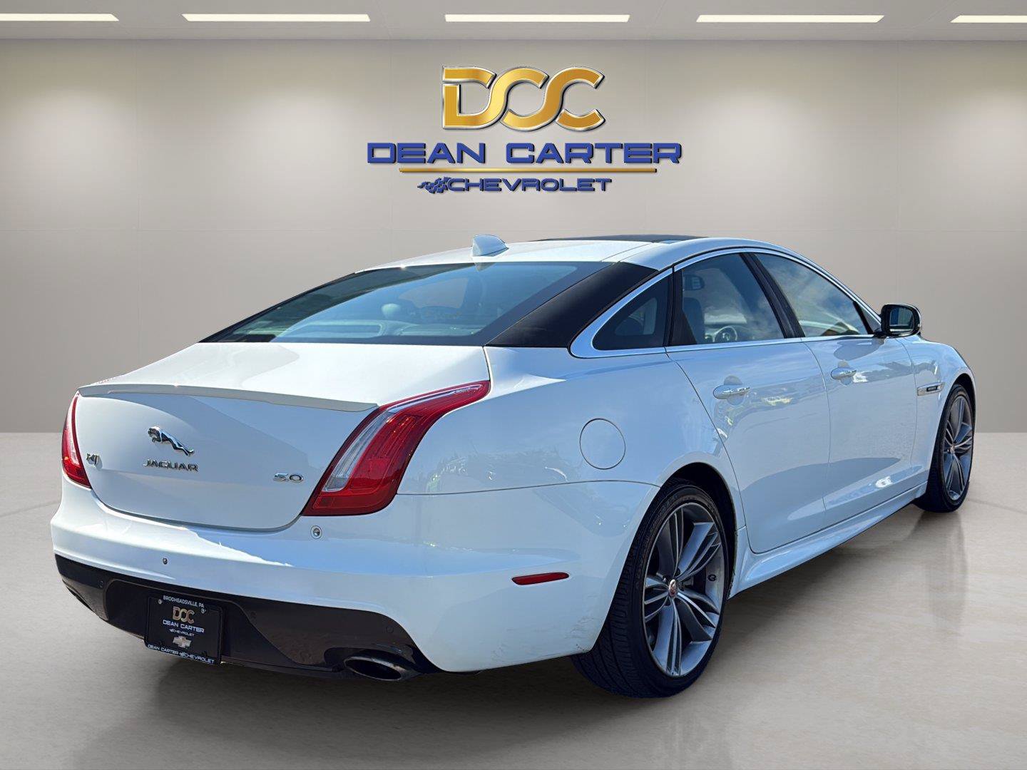 Used 2016 Jaguar XJ Supercharged RWD image 5