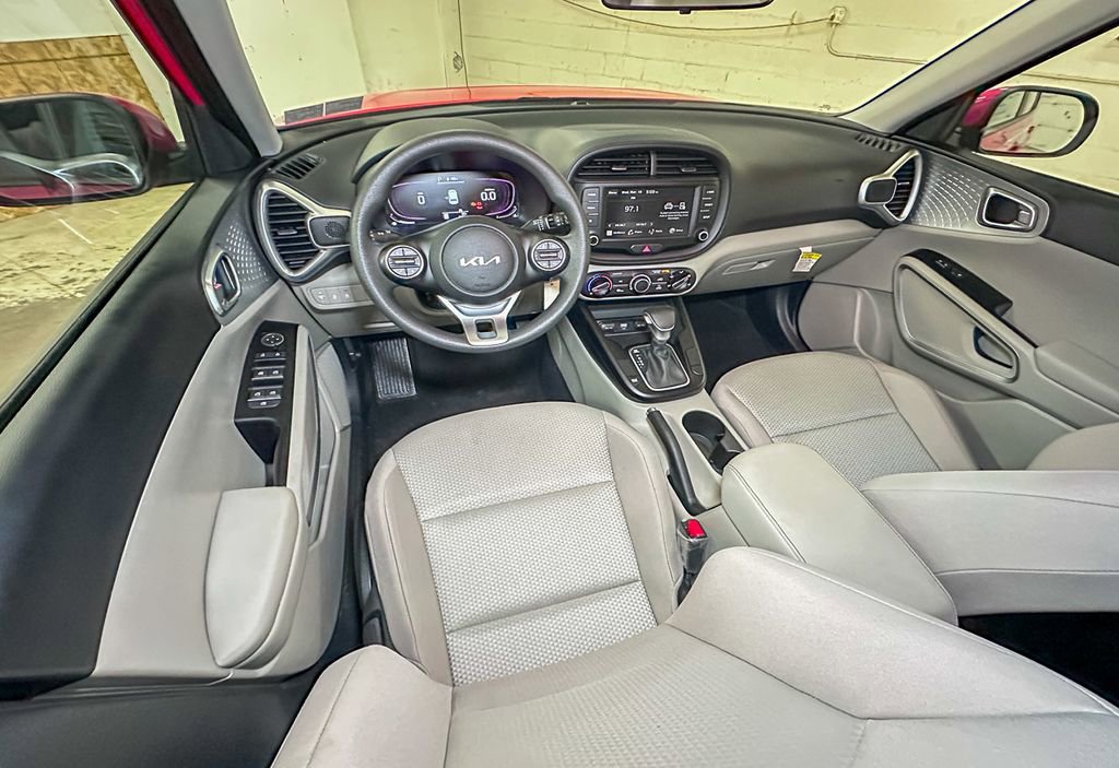 Used 2023 Kia Soul LX w/ LX Technology Package image 12