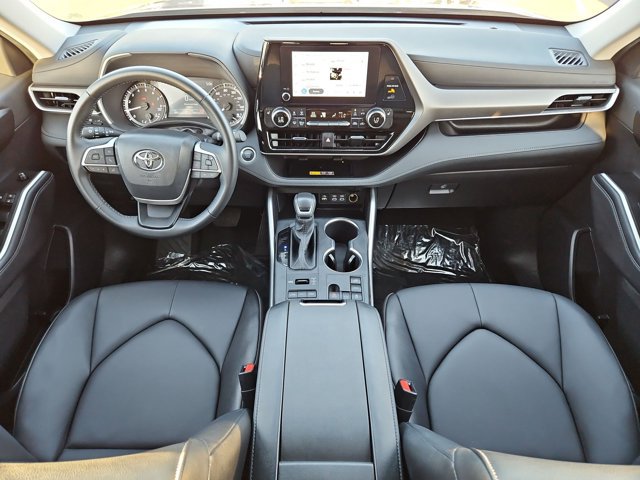 Used 2022 Toyota Highlander L FWD image 23