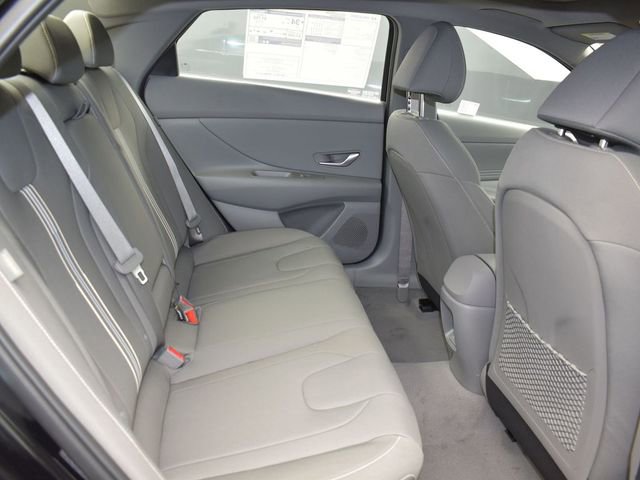 Used 2025 Hyundai Elantra SEL FWD image 33