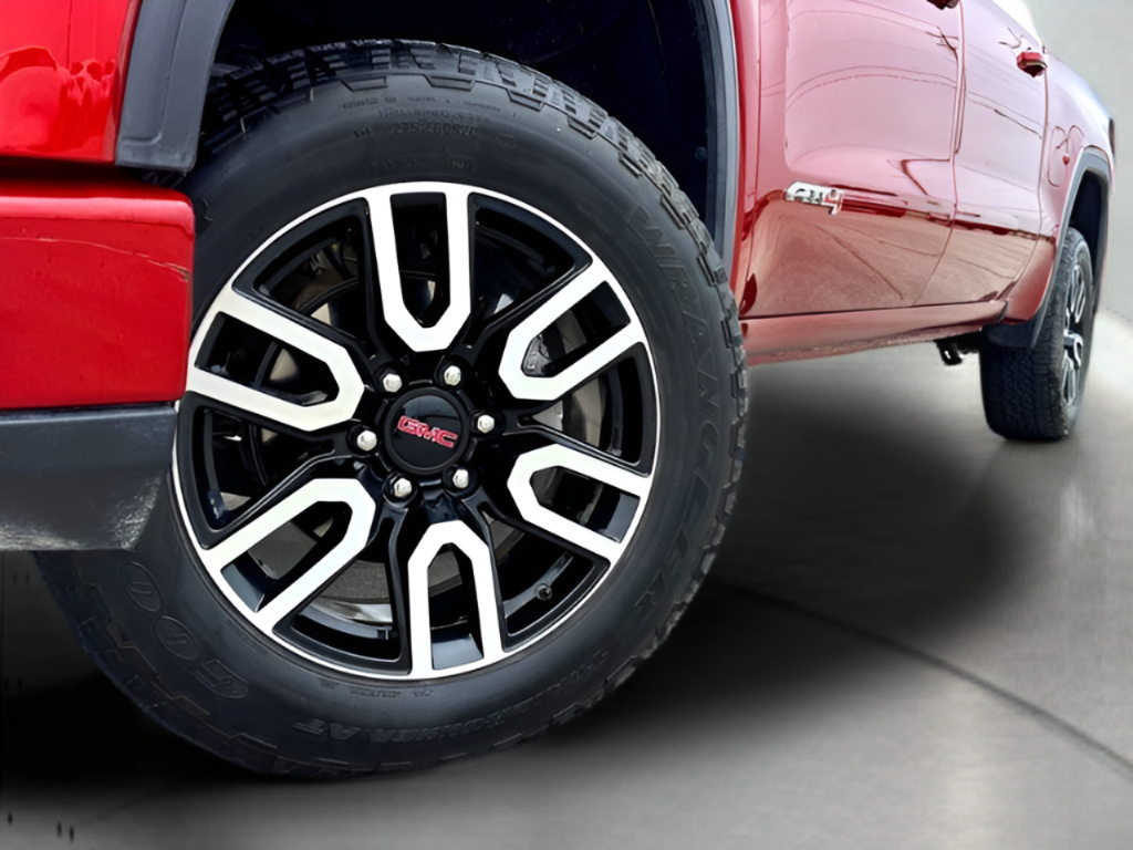 Used 2024 GMC Sierra 1500 AT4 w/ Technology Package AWD/4WD image 17