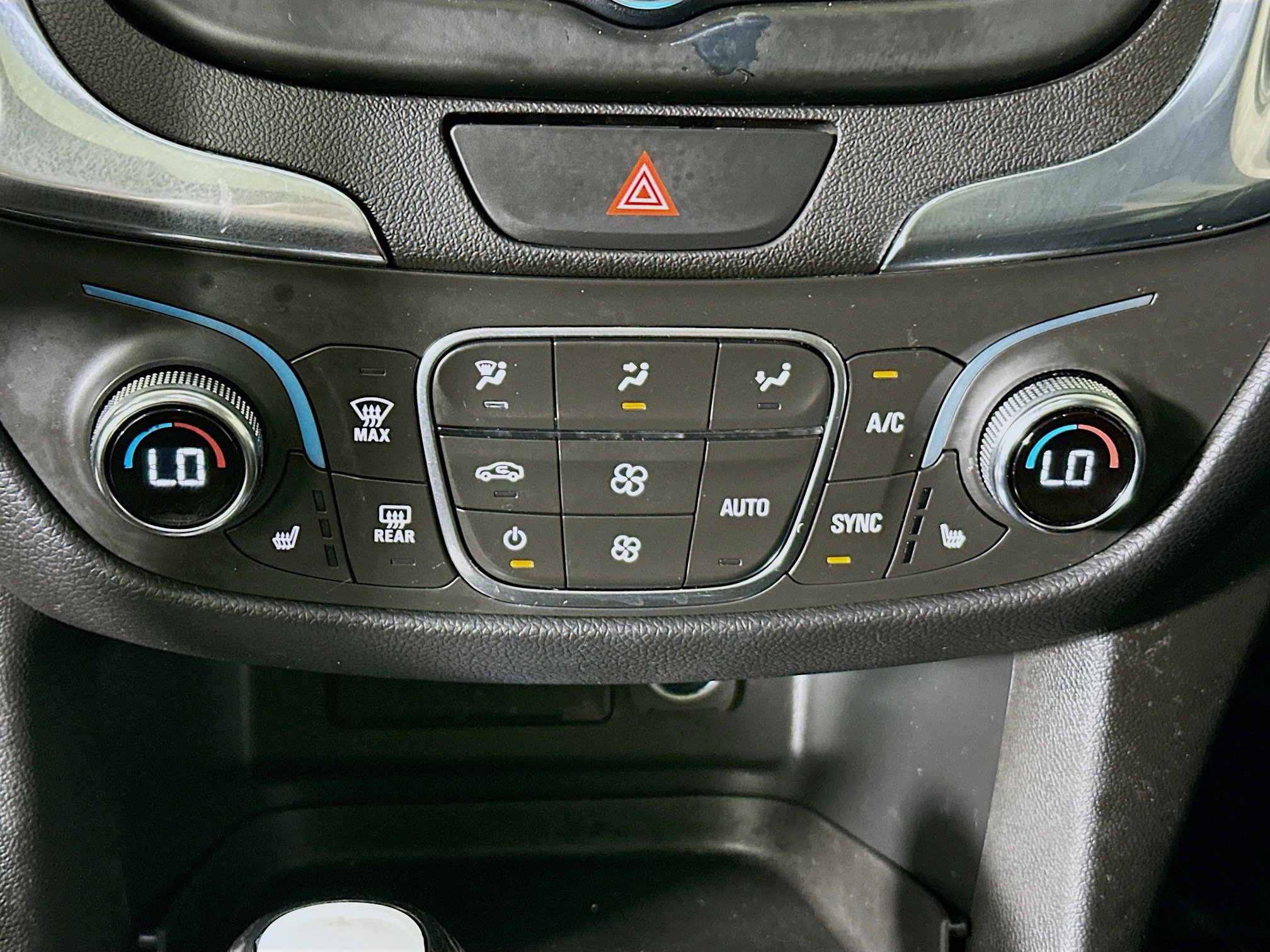 Used 2020 Chevrolet Equinox LT FWD image 23