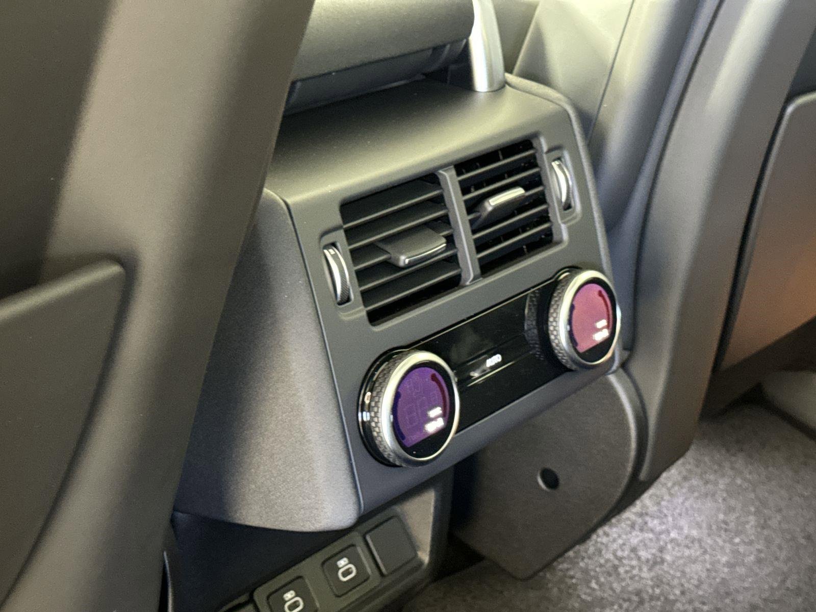 Certified 2025 Land Rover Discovery Dynamic SE image 30